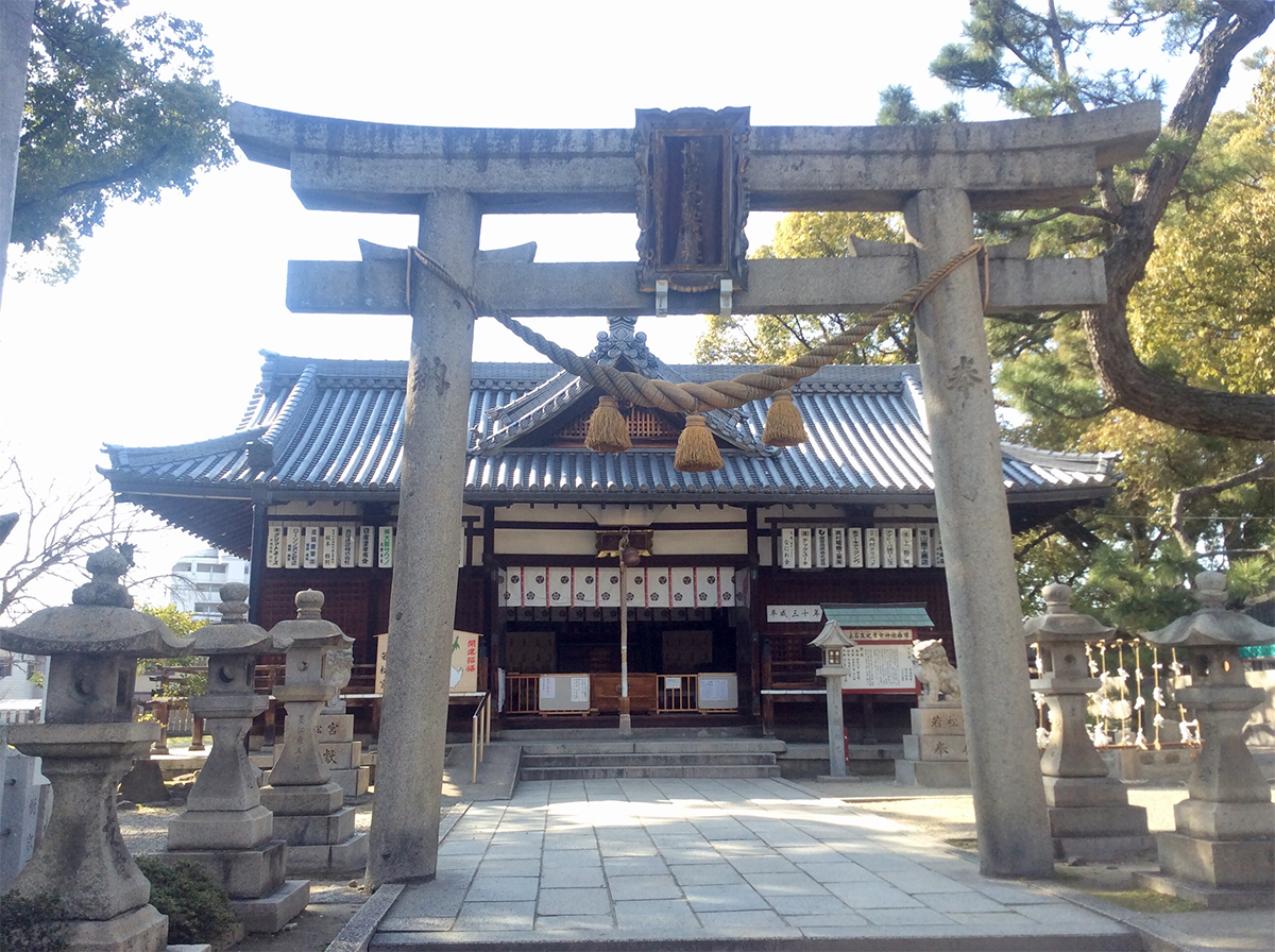 鳥居と拝殿