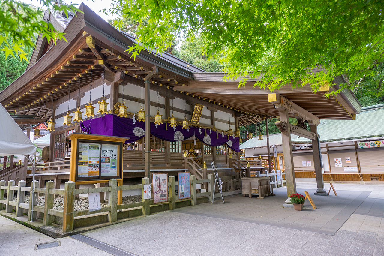 枚岡神社 拝殿 横から