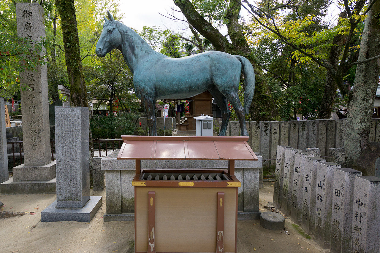 神馬像