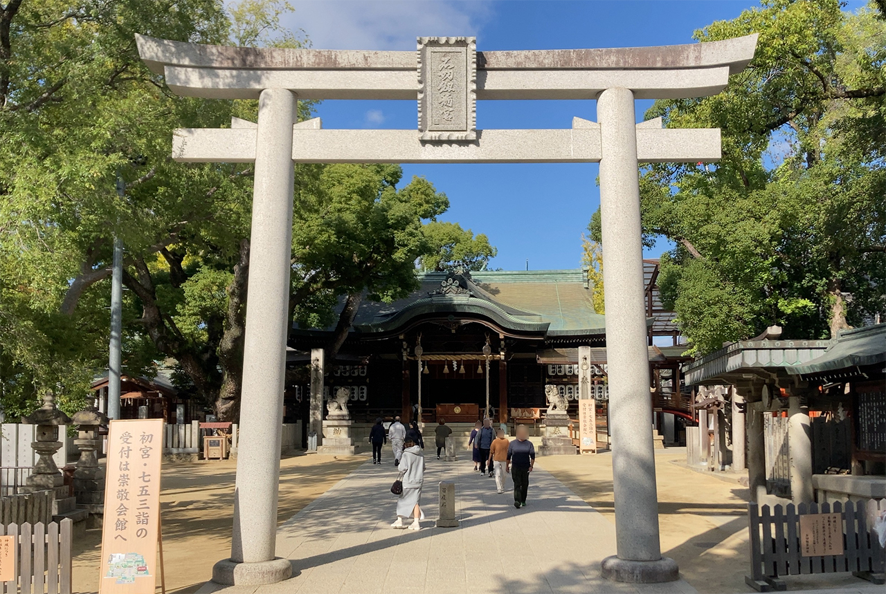 石切剣箭神社の三の鳥居と百度石