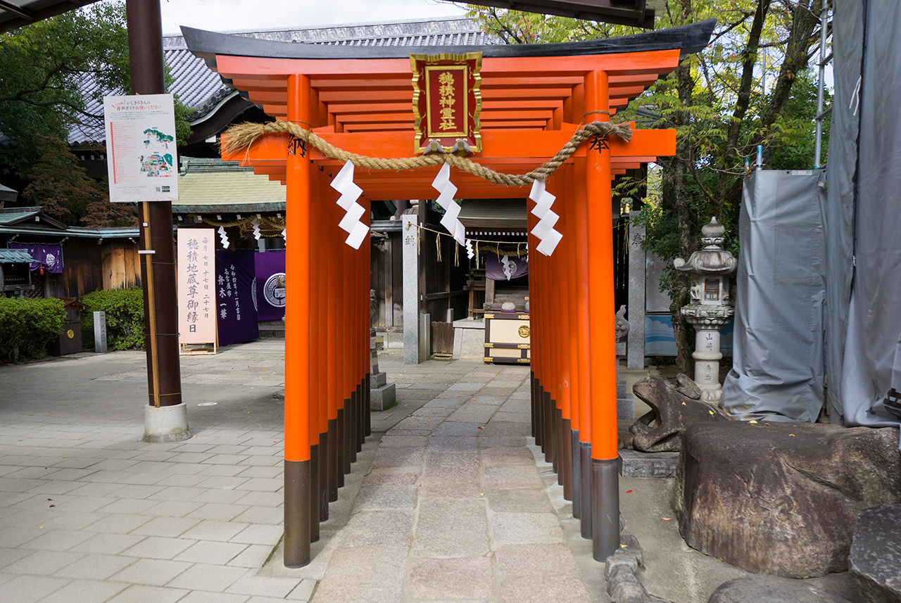 穂積神霊社 朱の鳥居