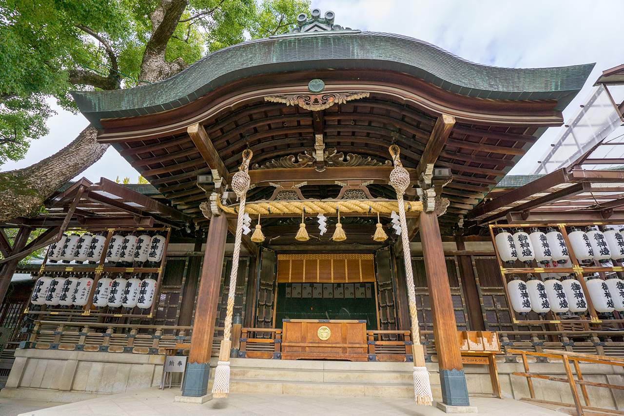 石切剣箭神社 見上げた拝殿