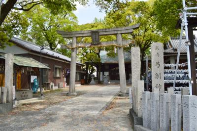 弓削神社 鳥居と拝殿