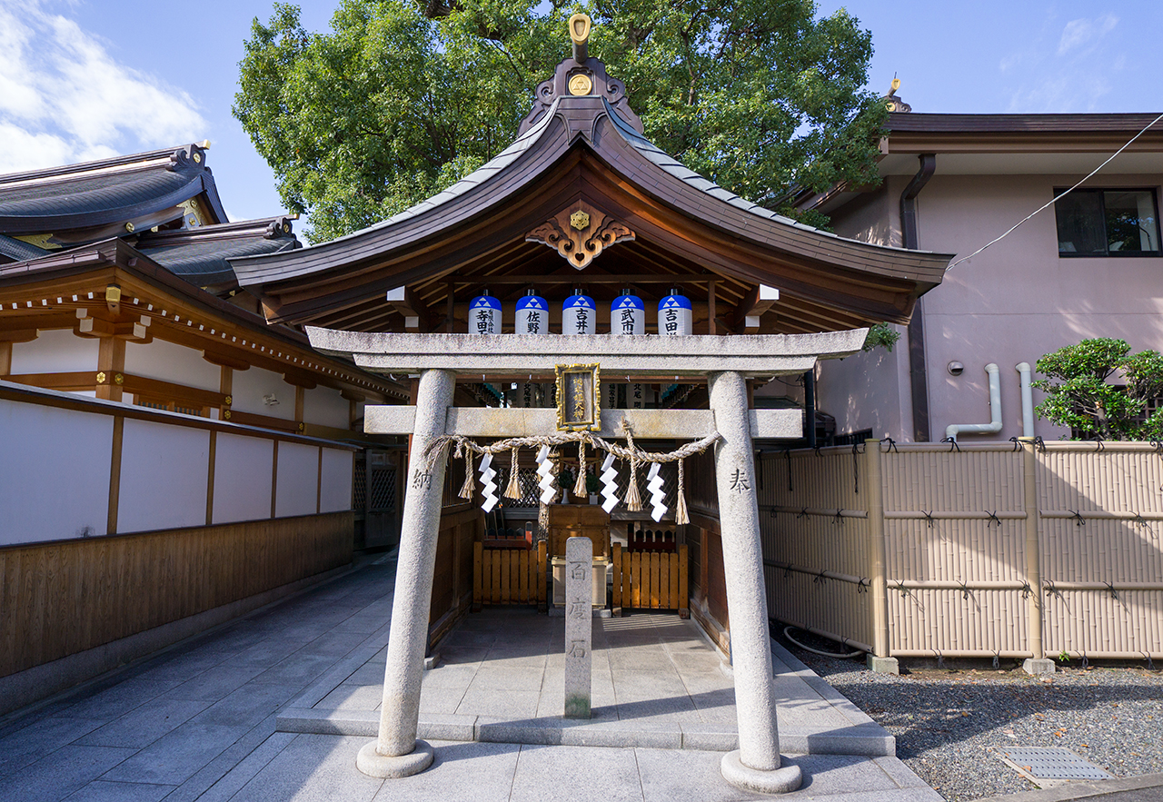楠木姫大神 鳥居と社殿