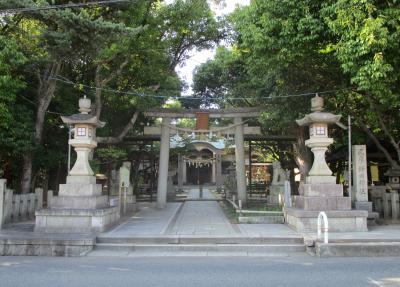 蜂田神社 鳥居と拝殿