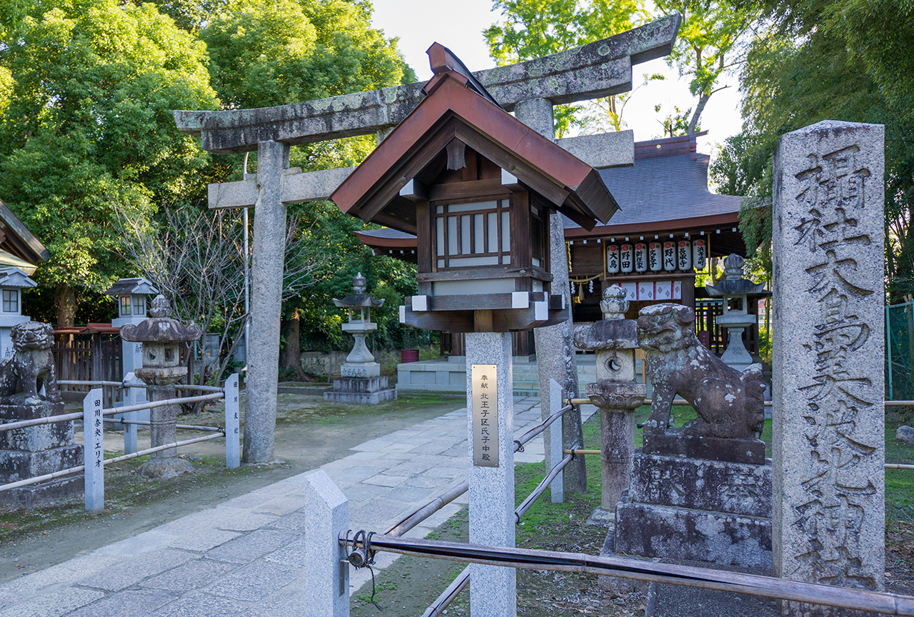 大鳥大社 大鳥美波比神社 社号標と鳥居