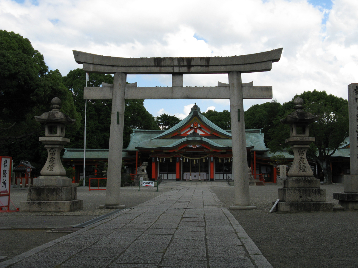 鳥居と拝殿