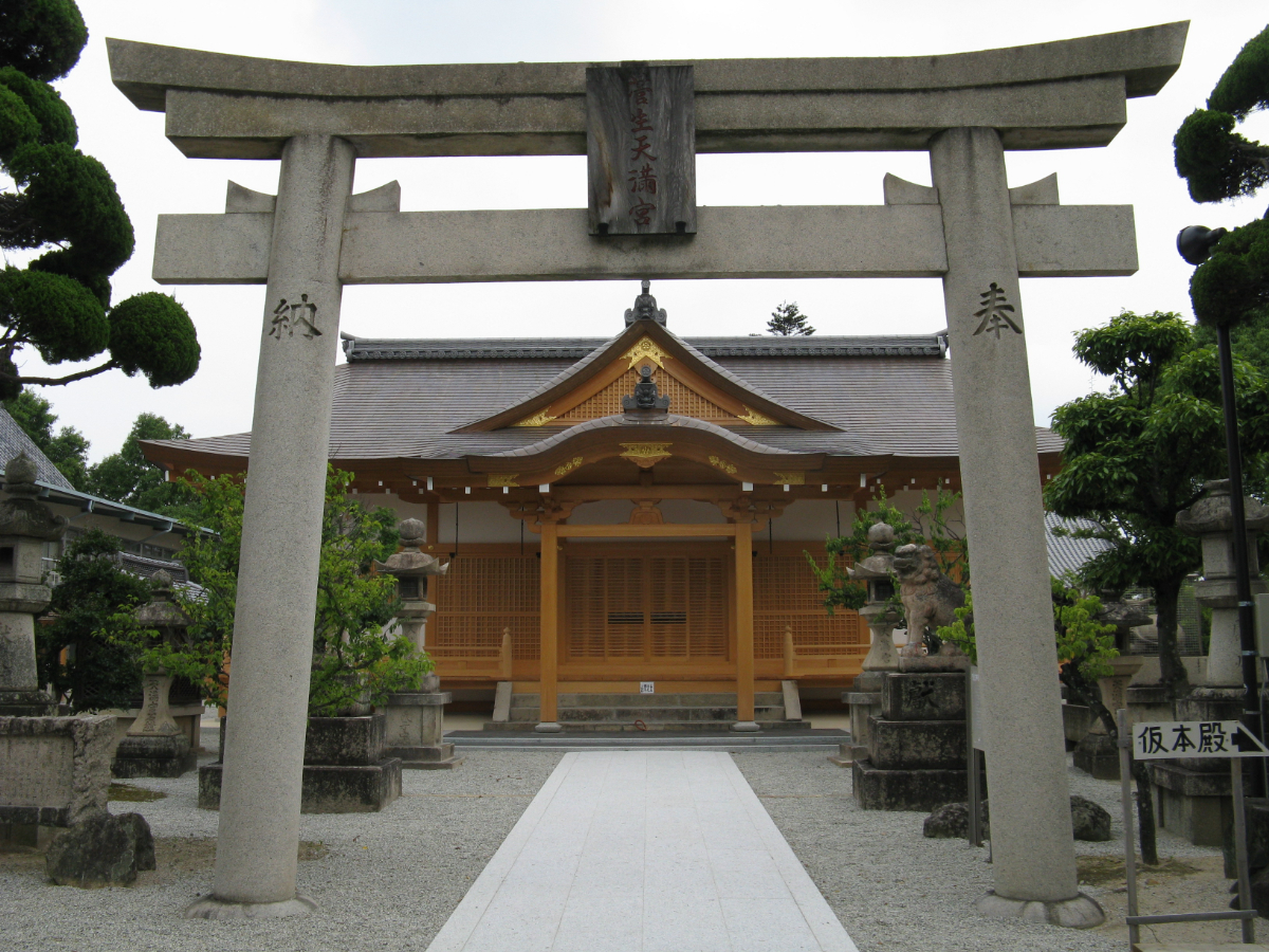 鳥居と拝殿