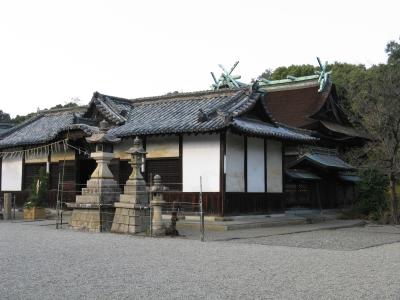 聖神社 拝殿と本殿