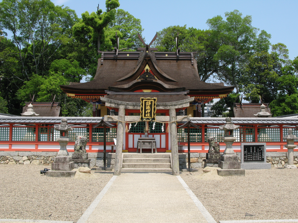 鳥居と本殿