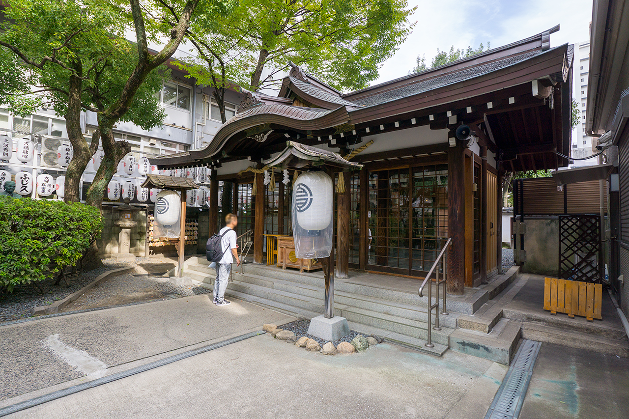 サムハラ神社 拝殿 横
