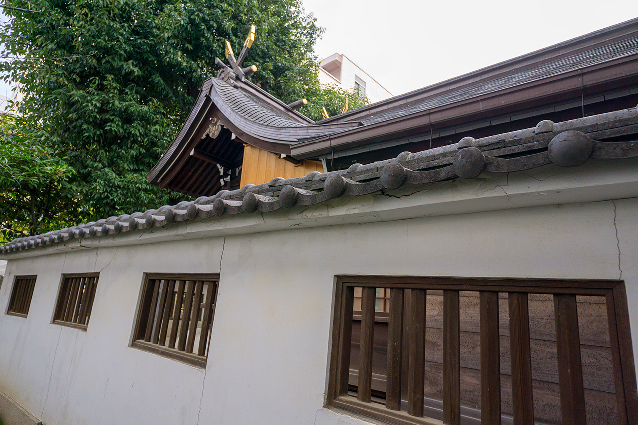 サムハラ神社 本殿 横