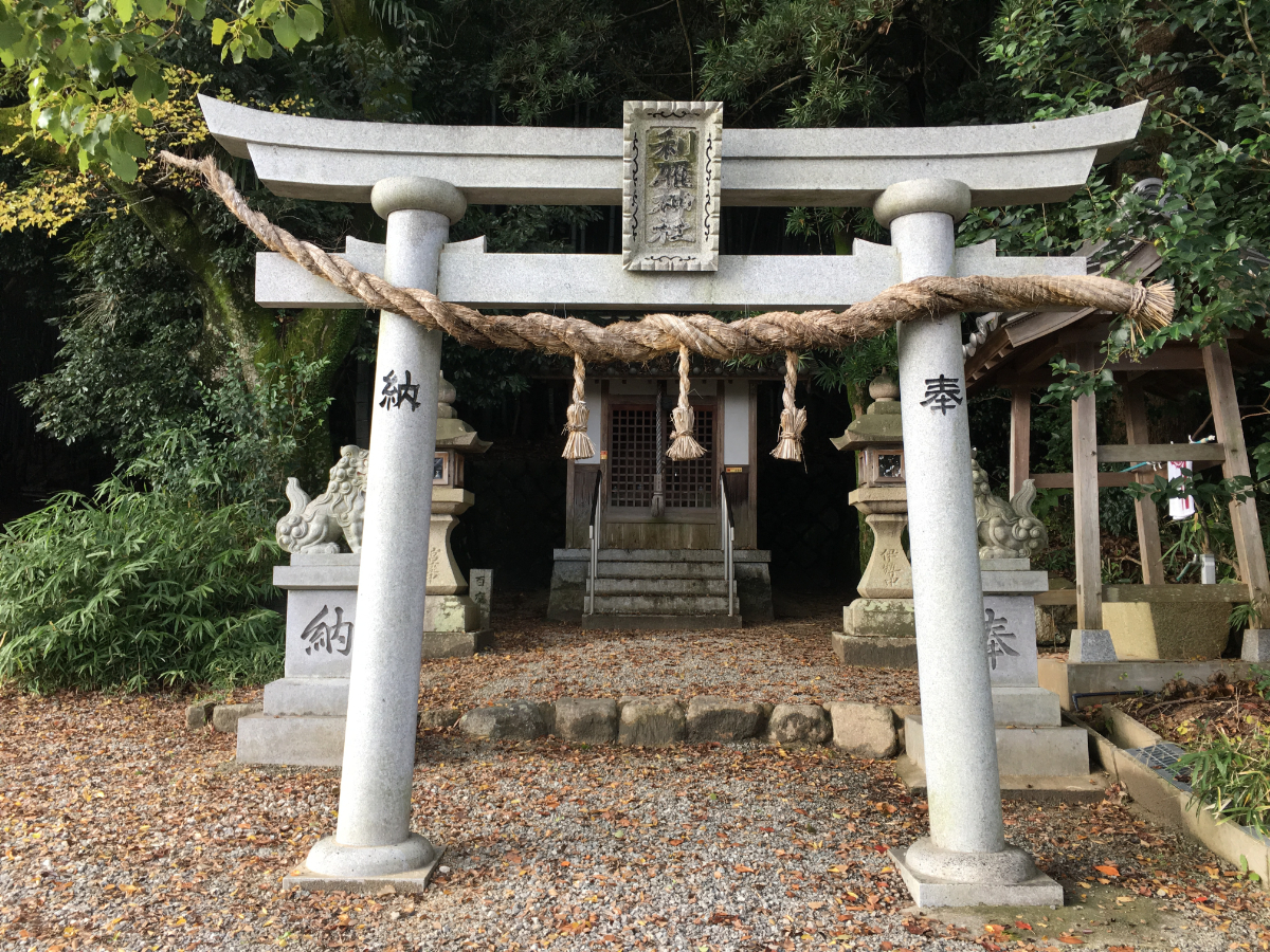 鳥居と社殿