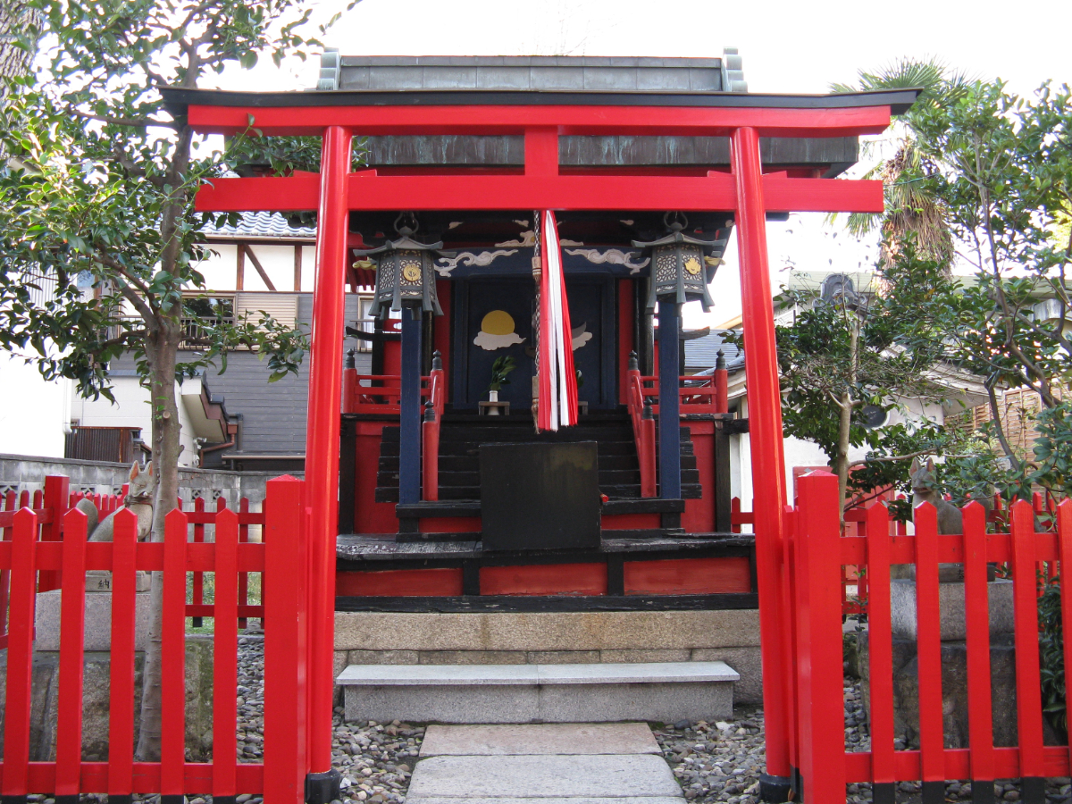 鳥居と社殿