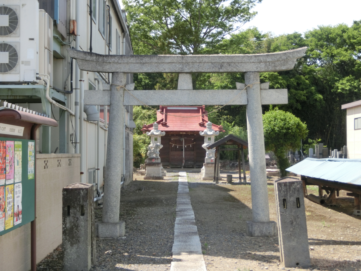 鳥居と拝殿