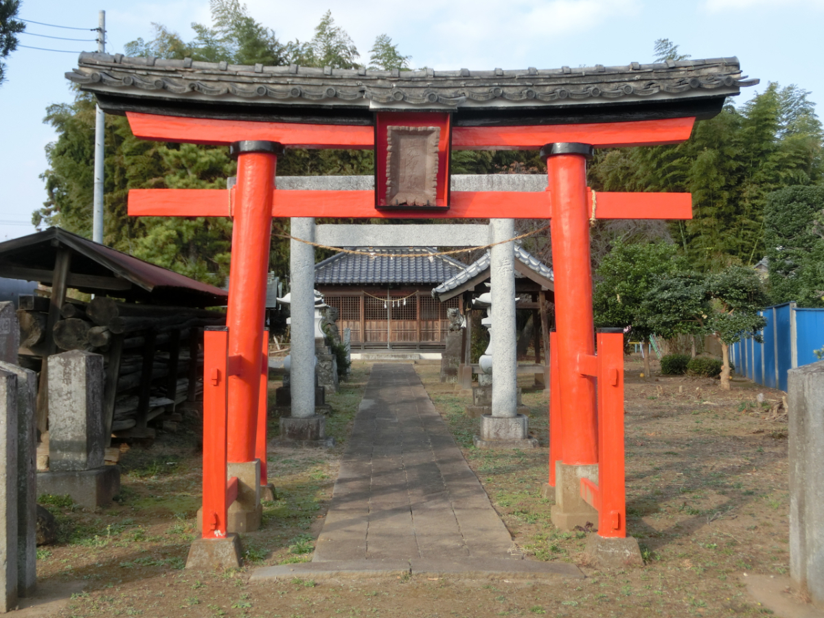 鳥居と拝殿