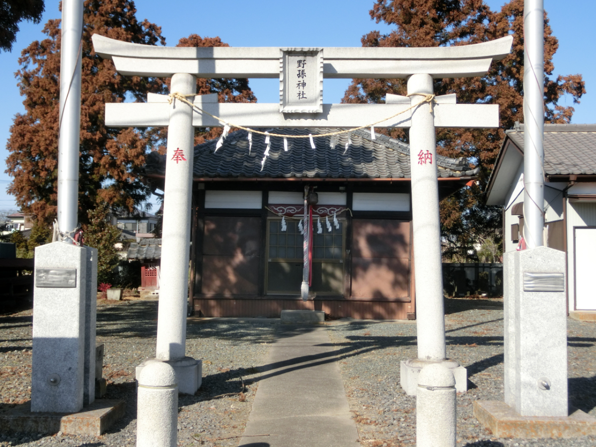 鳥居と拝殿