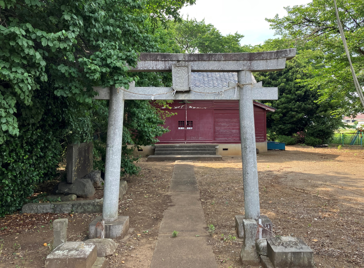 鳥居と拝殿