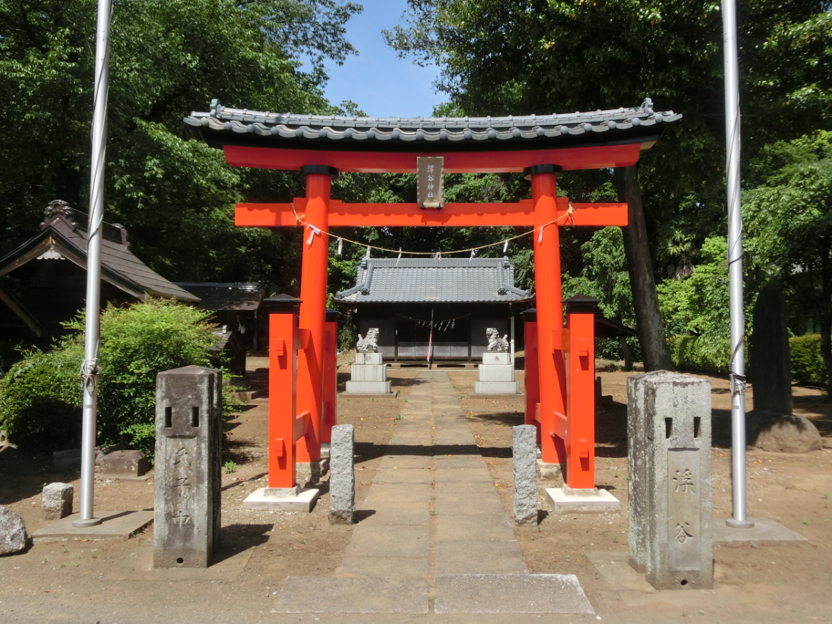 鳥居と拝殿