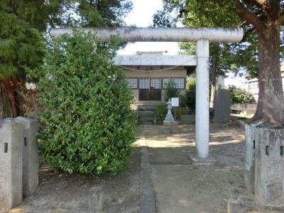湯殿神社 鳥居と拝殿