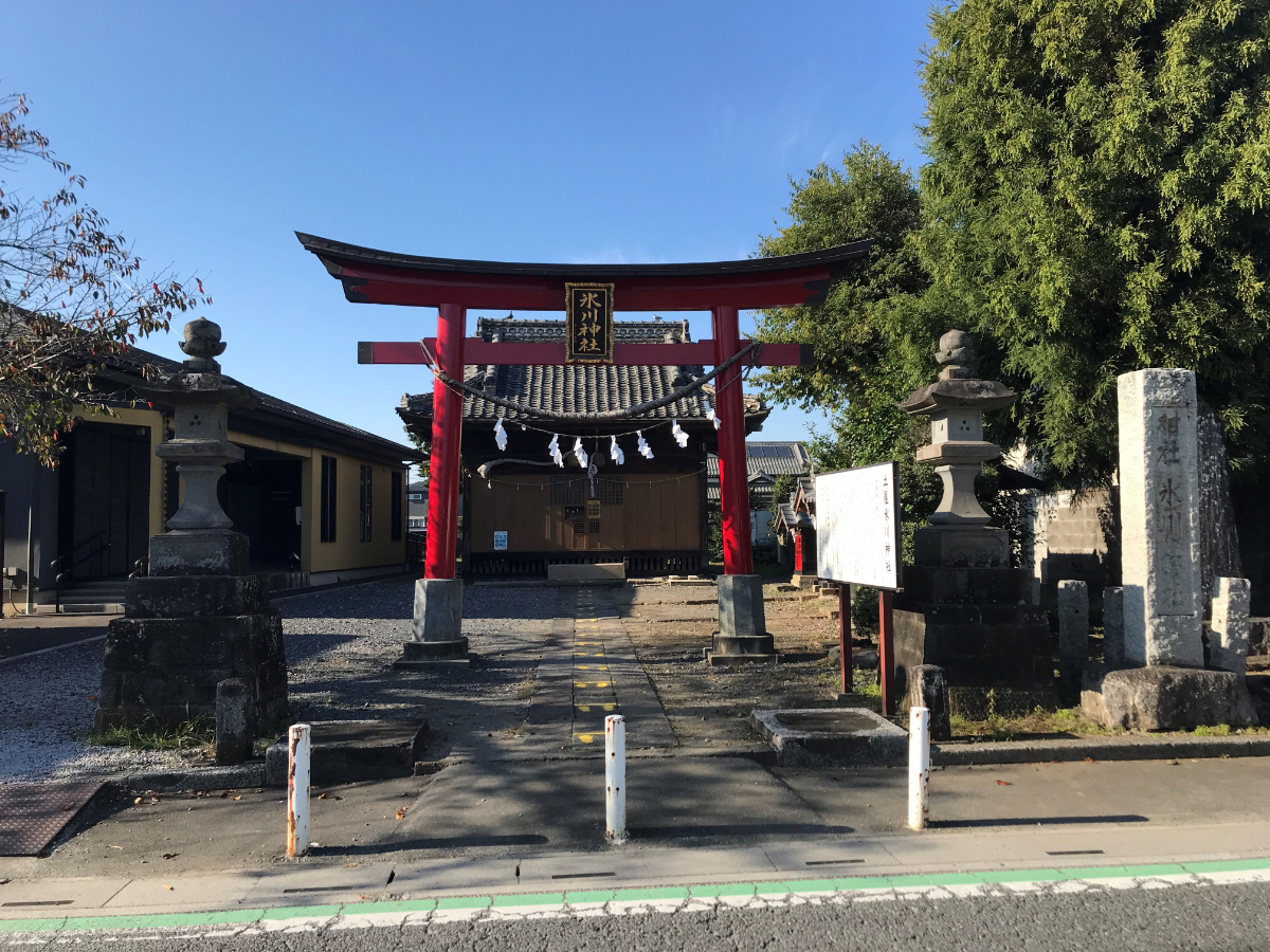 鳥居と拝殿