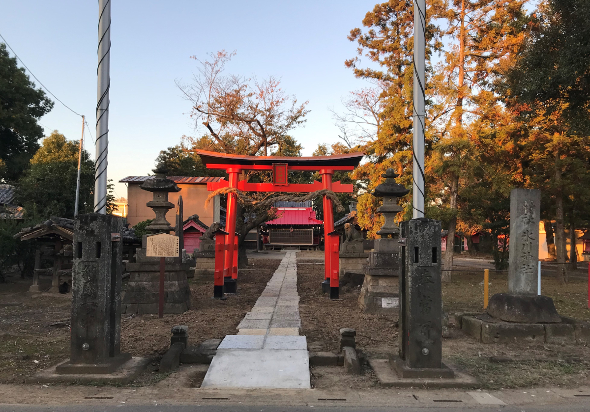 鳥居と拝殿
