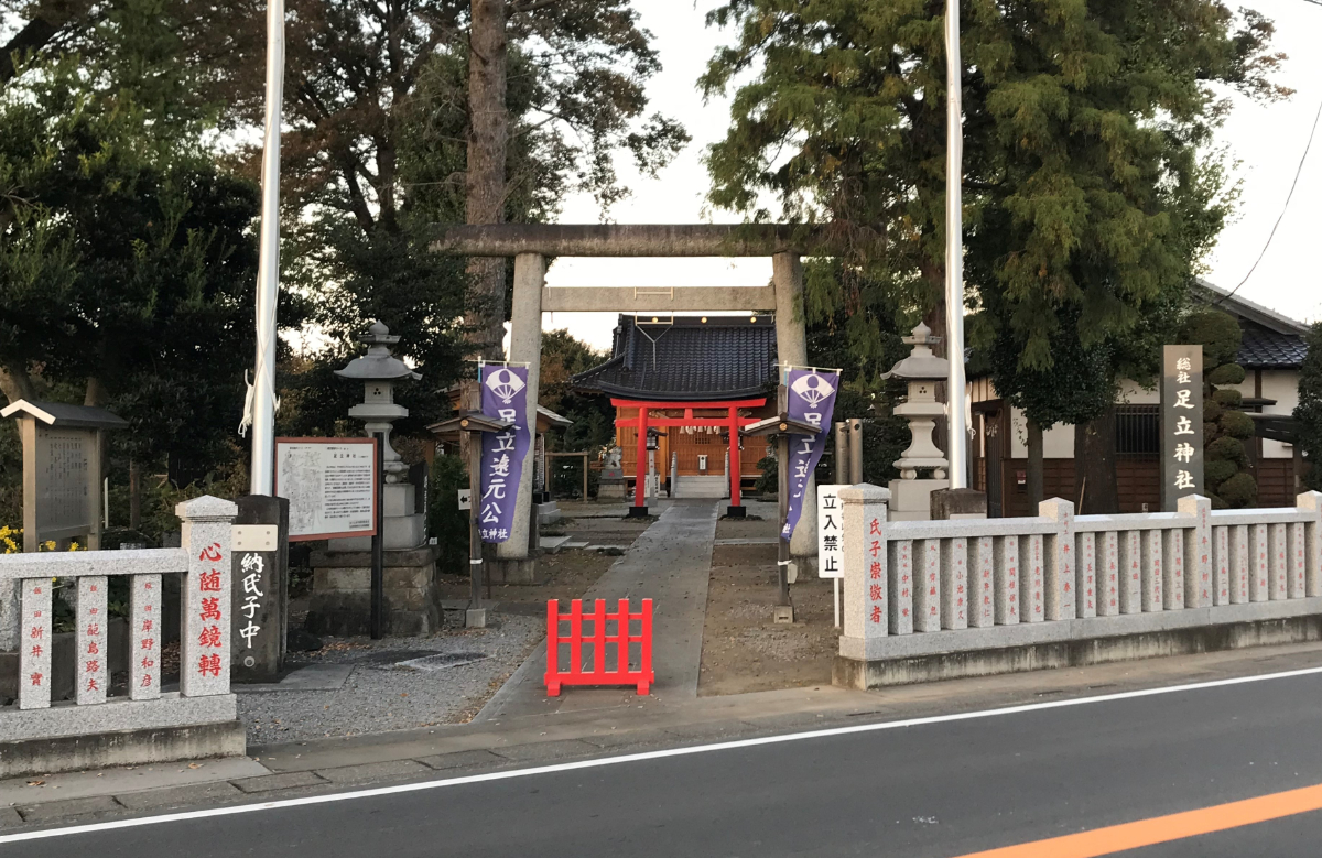 鳥居と拝殿