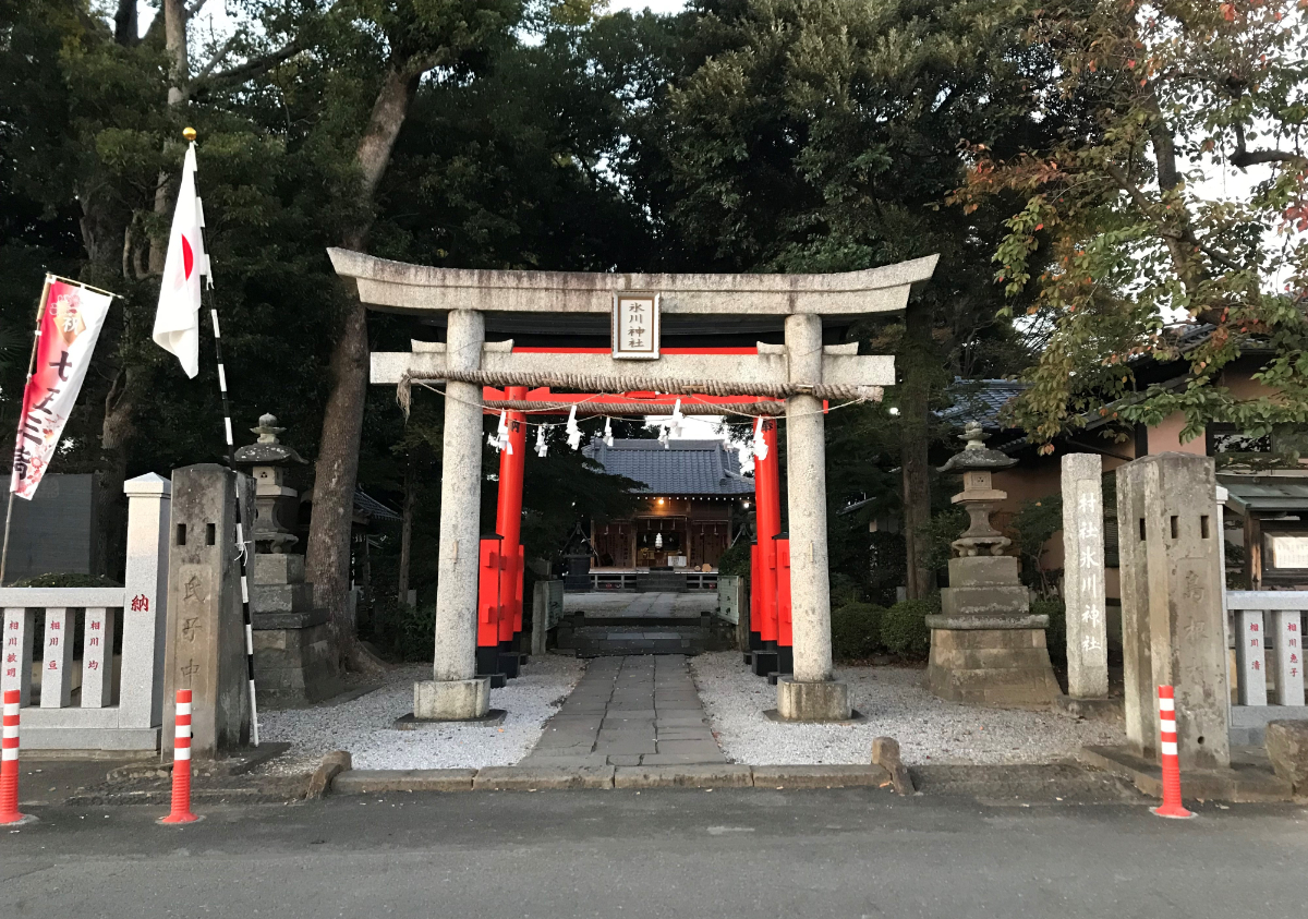 鳥居と拝殿