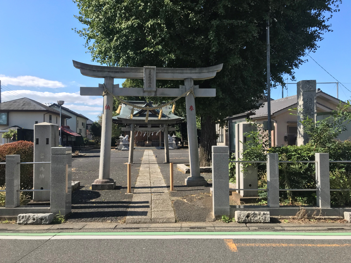 鳥居と拝殿