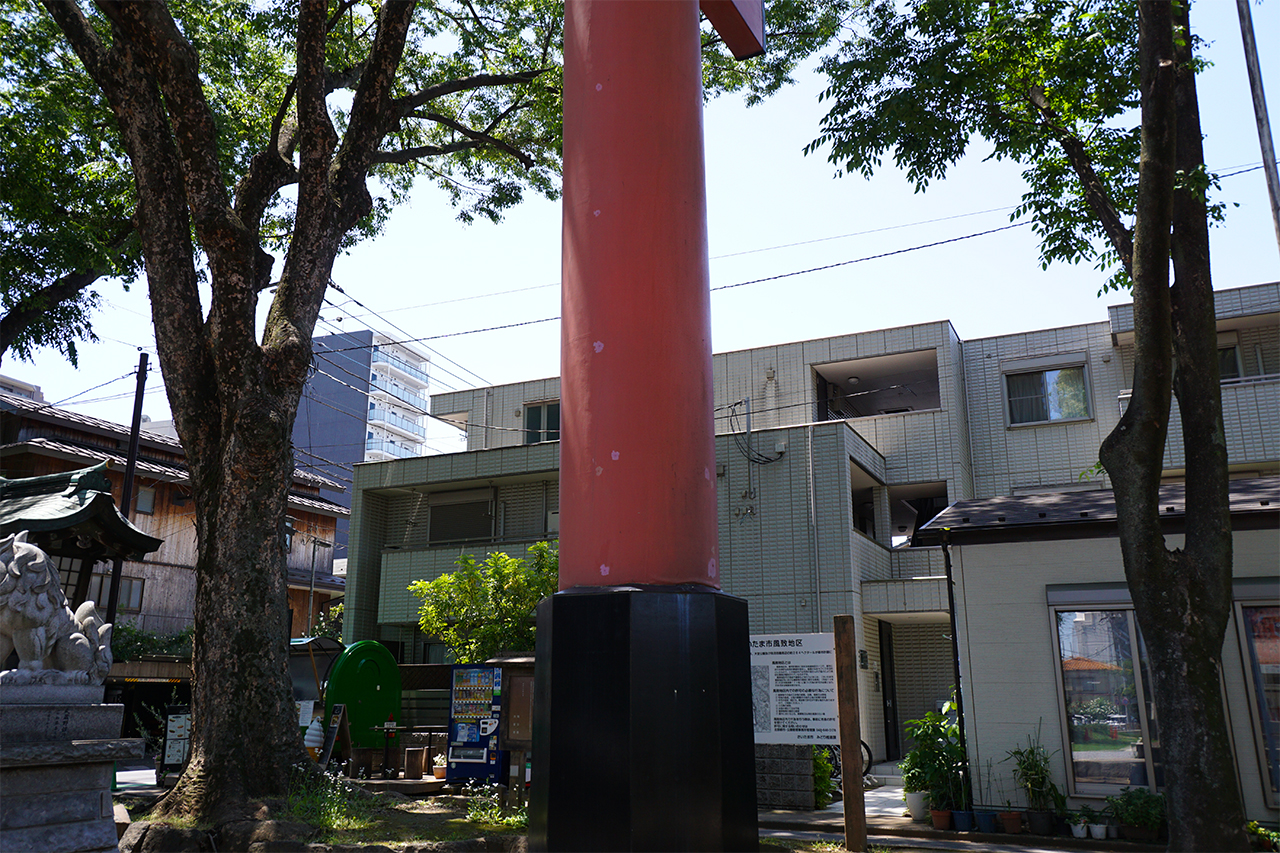 二の鳥居の根元