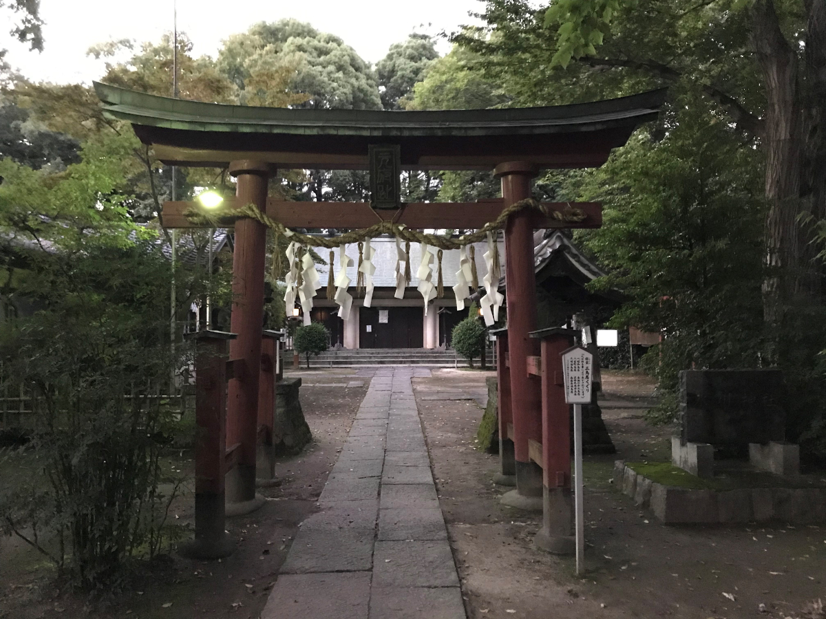 鳥居と拝殿