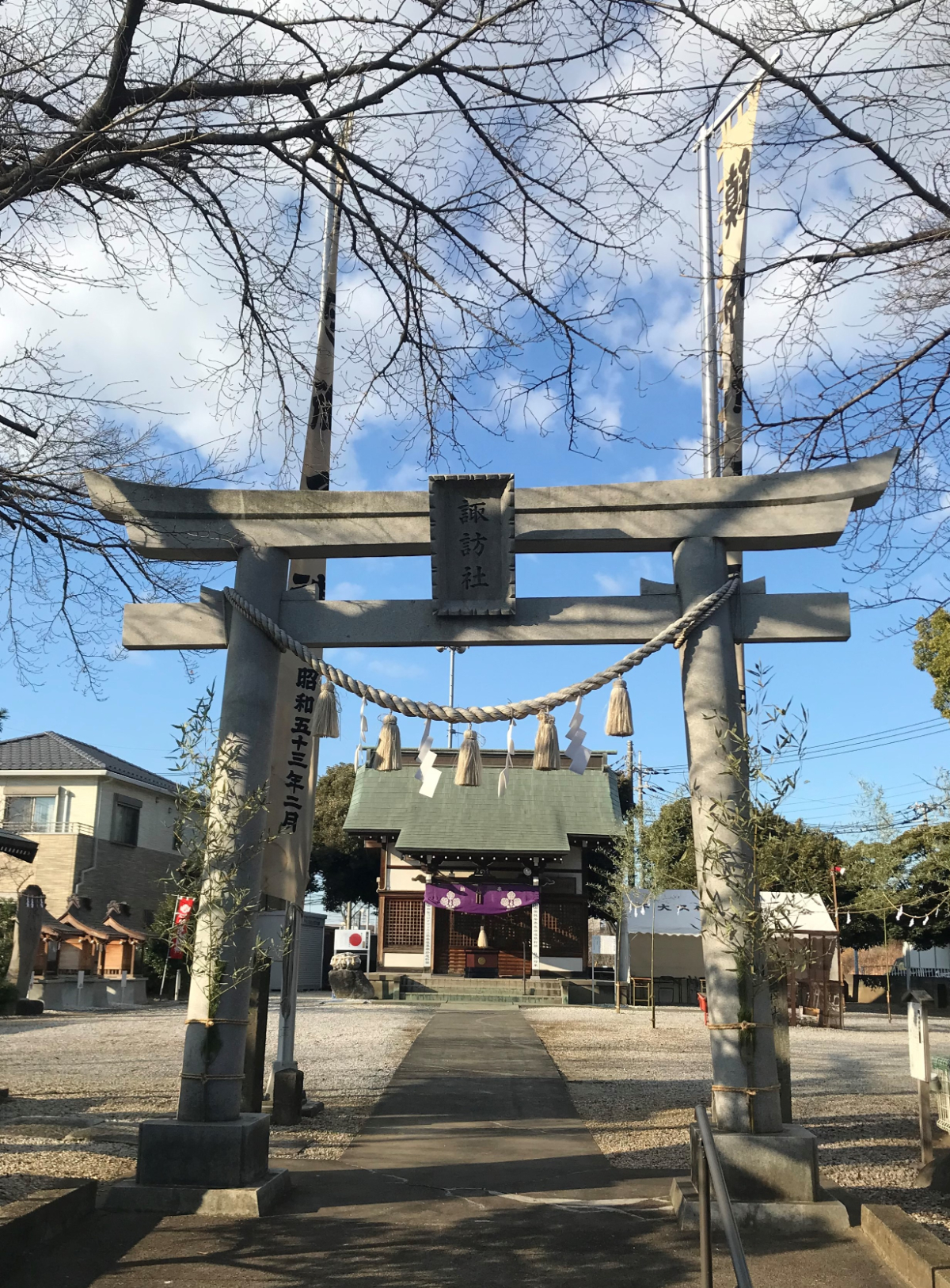 鳥居と拝殿