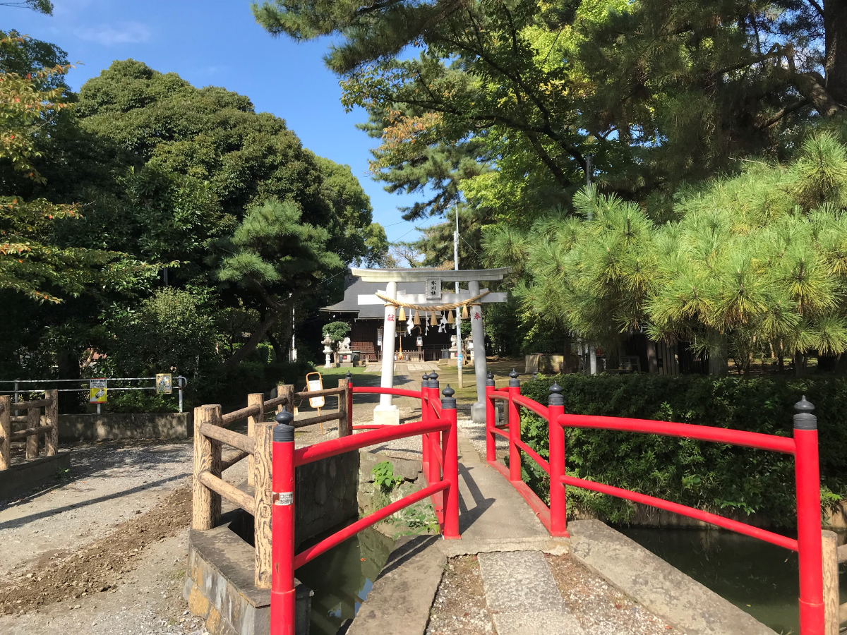 鳥居と拝殿