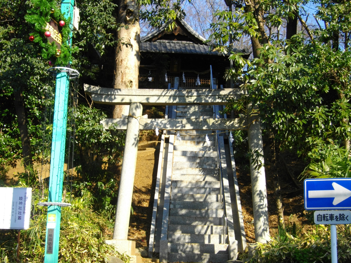 鳥居と拝殿