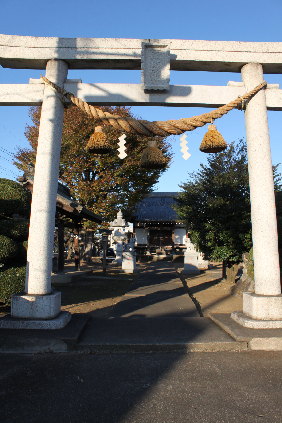 鳥居と拝殿