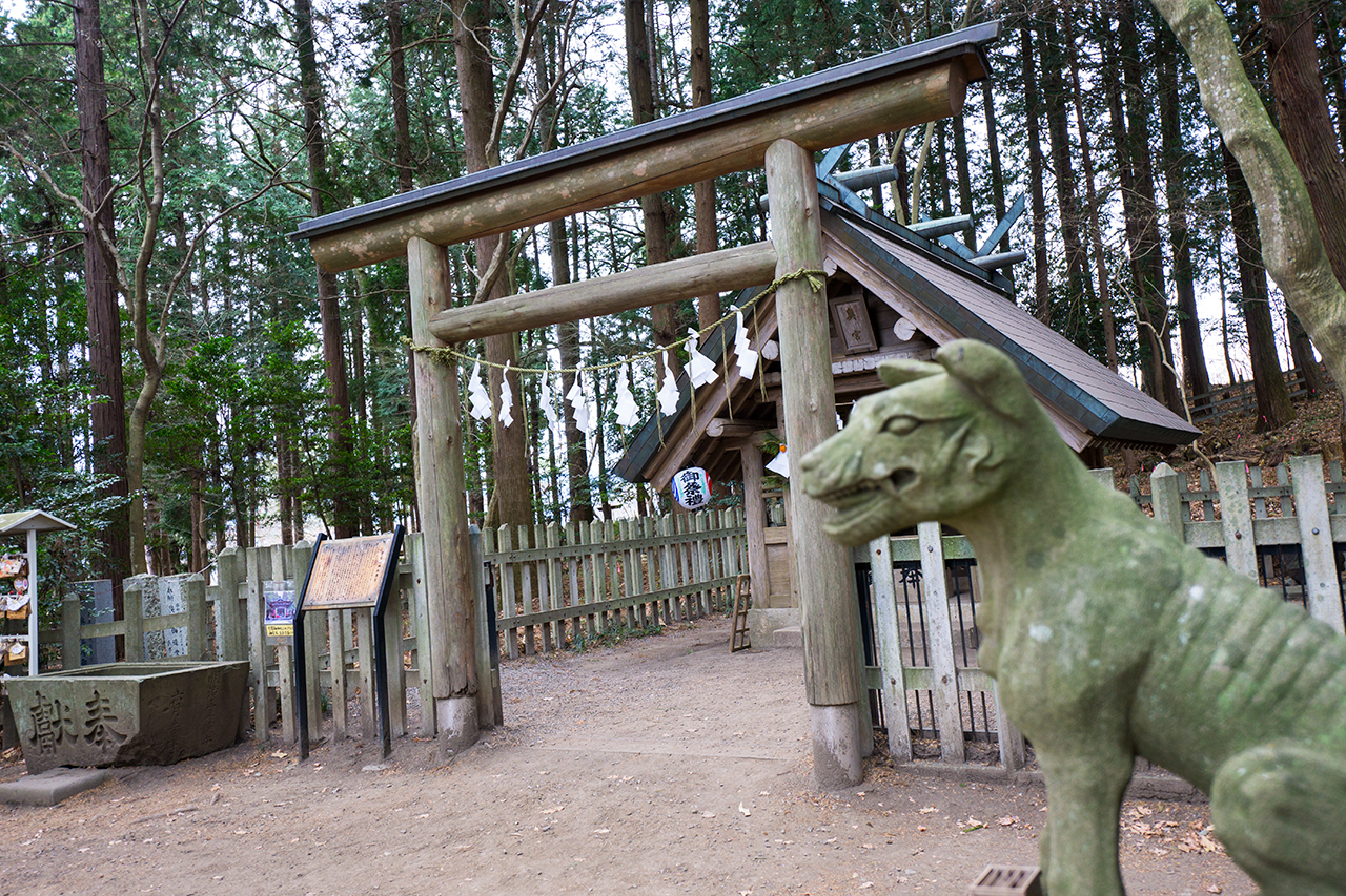 宝登山神社 奥宮の大口真神像