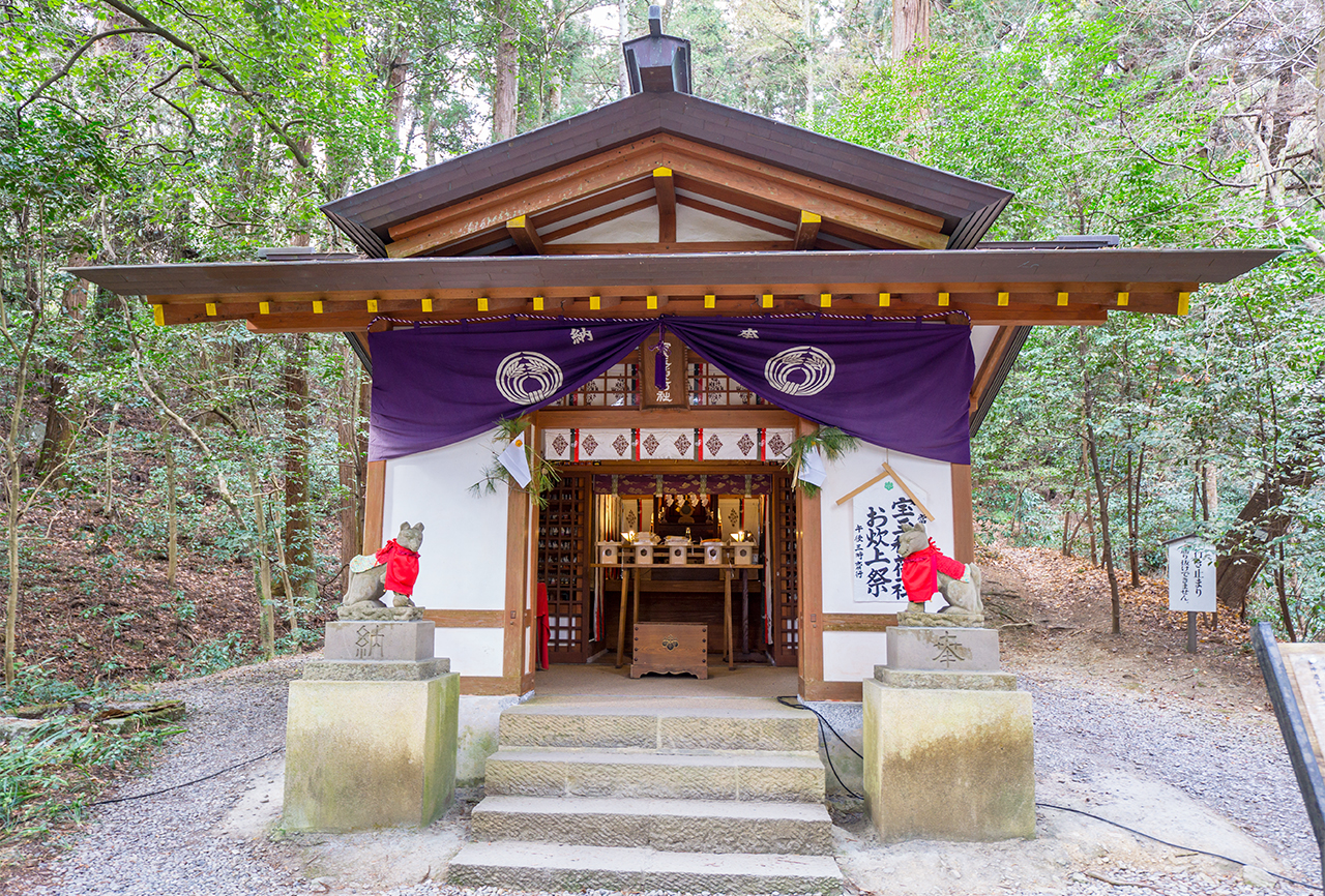 宝登山神社 宝玉稲荷神社 社殿