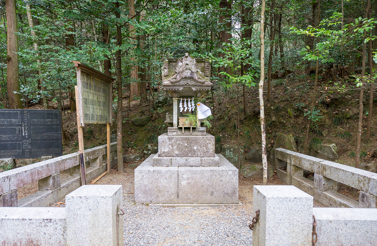 宝登山神社 招魂社 社殿