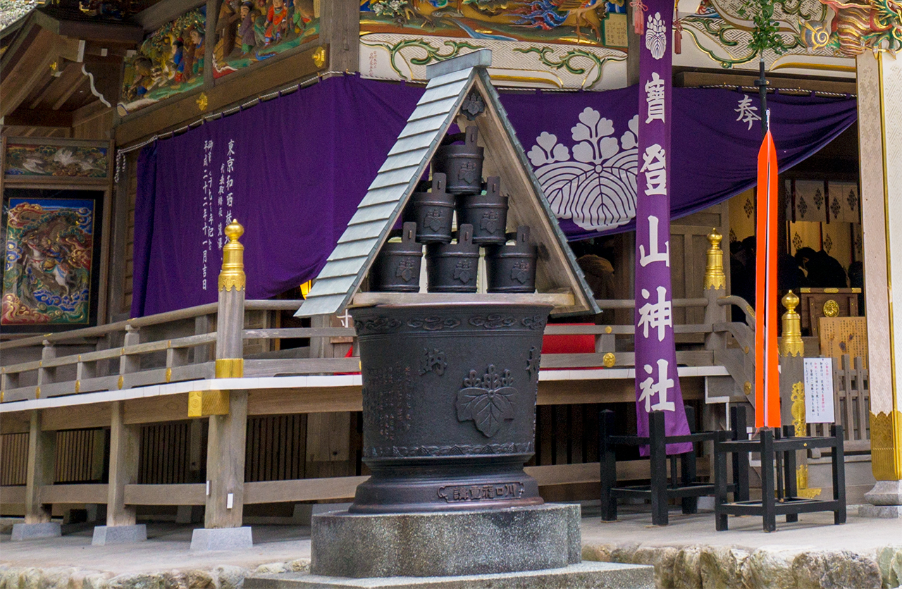 宝登山神社 天水桶