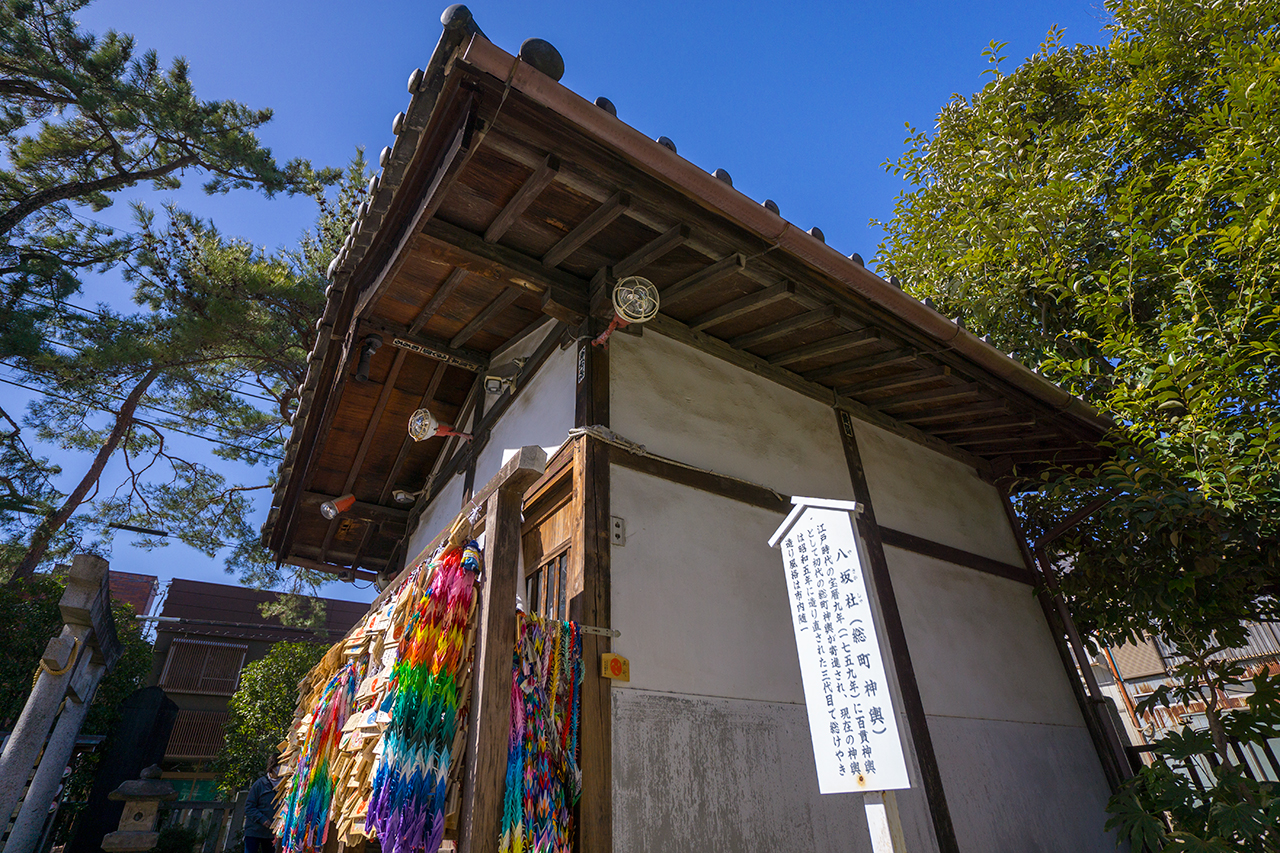 行田八幡社 八坂神社 社殿 横から