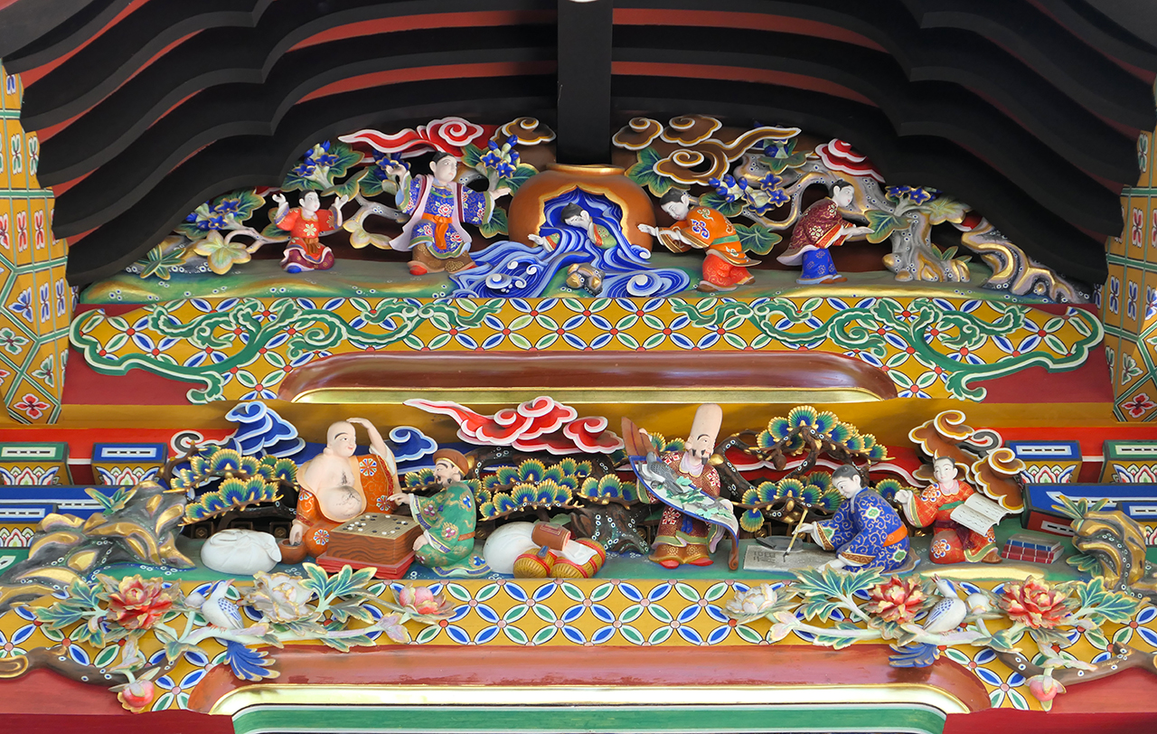 拝殿 司馬温公のかめ割の彫刻