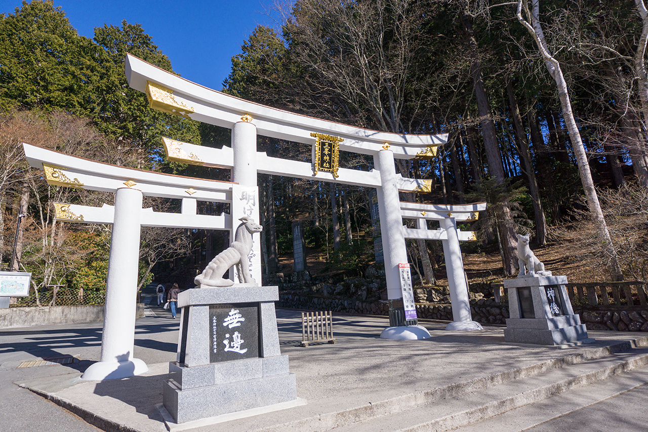 三ツ鳥居　斜め