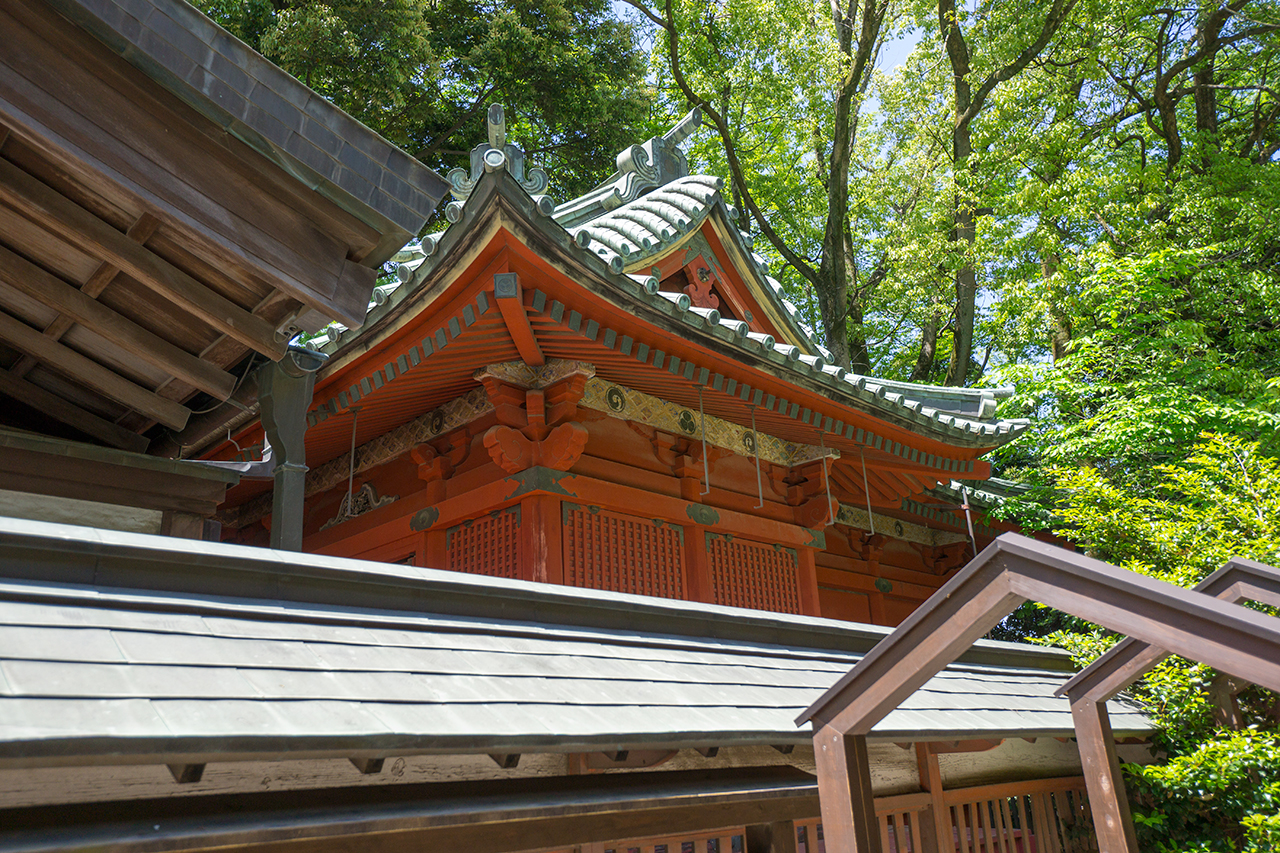 八坂神社の拝殿と本殿