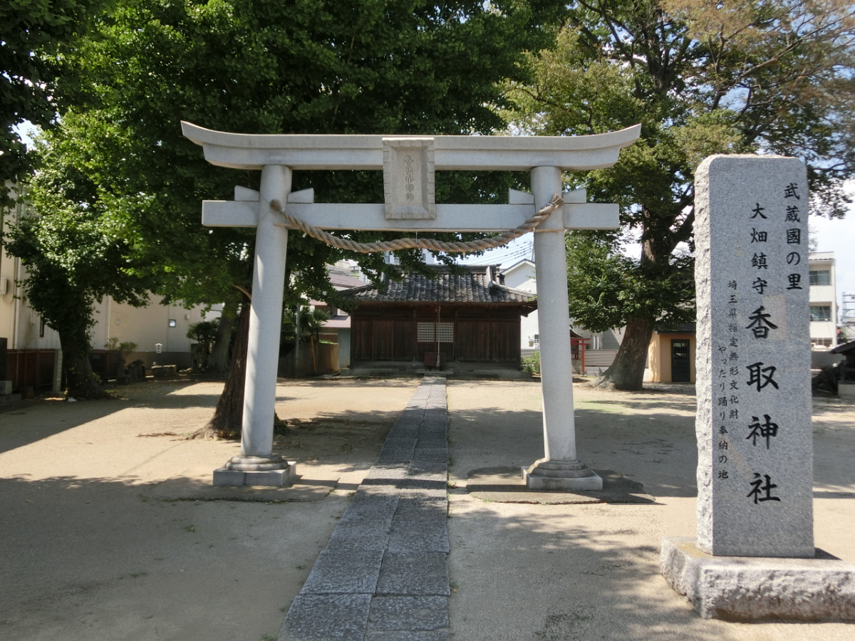 鳥居と拝殿