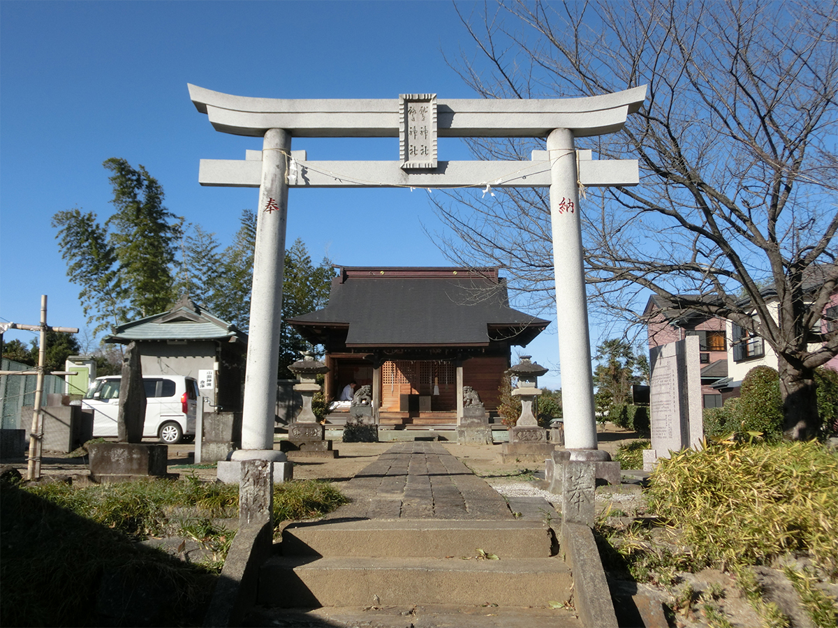鳥居と拝殿