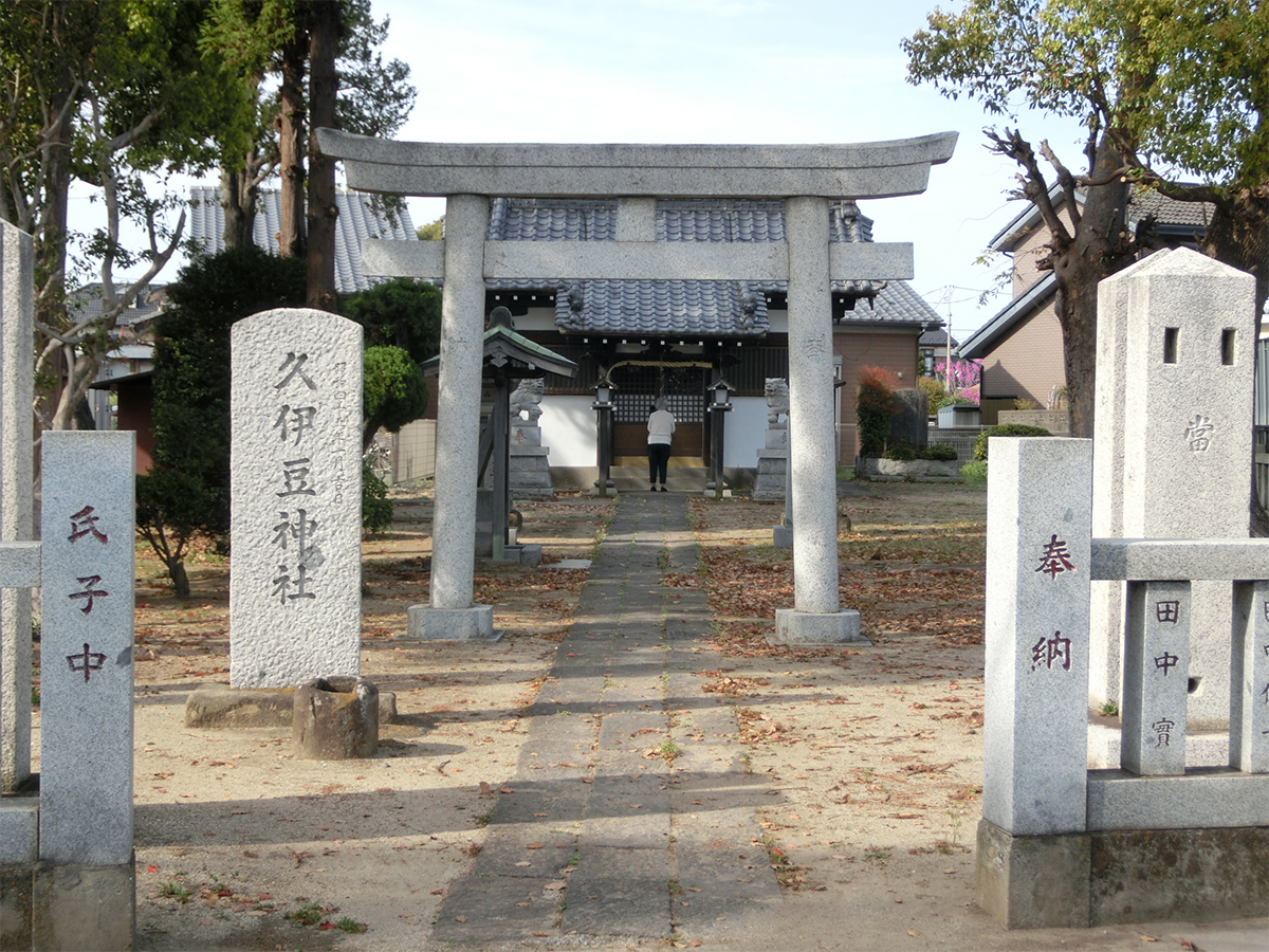 鳥居と拝殿