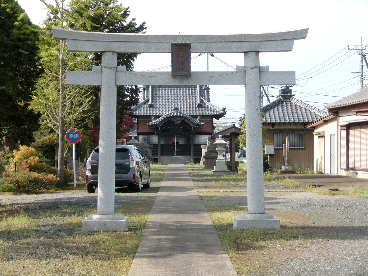 鳥居と拝殿