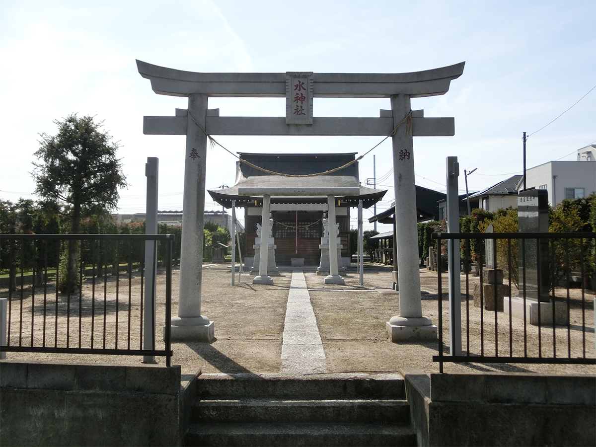 鳥居と拝殿