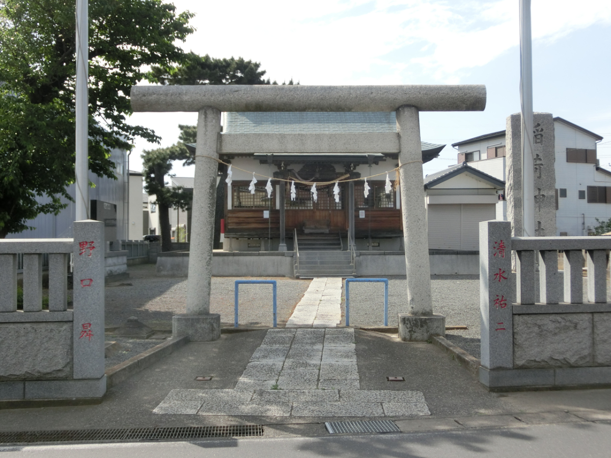 鳥居と拝殿