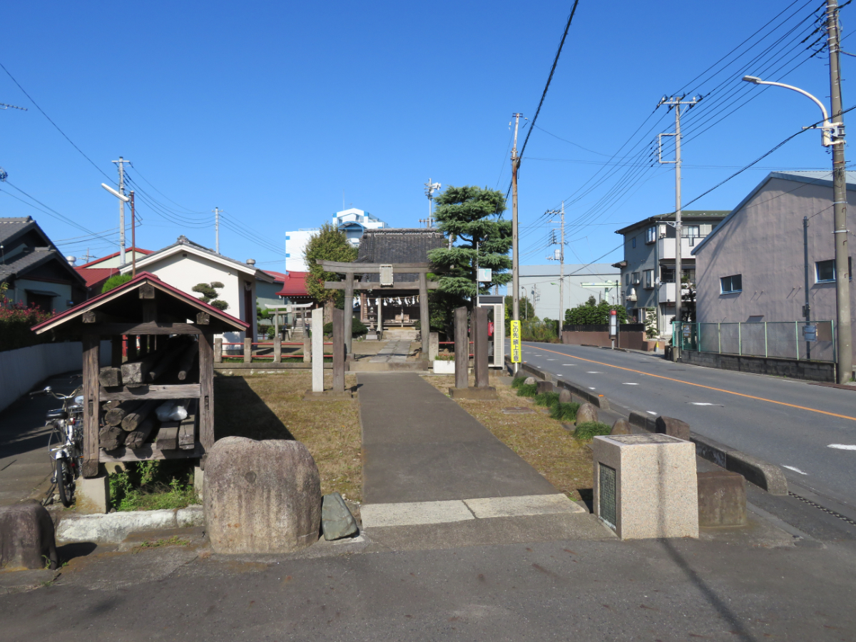 鳥居と拝殿